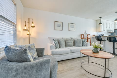 1 Mi to Beach: Cozy Grand Strand Townhome! Apartment in North Myrtle Beach