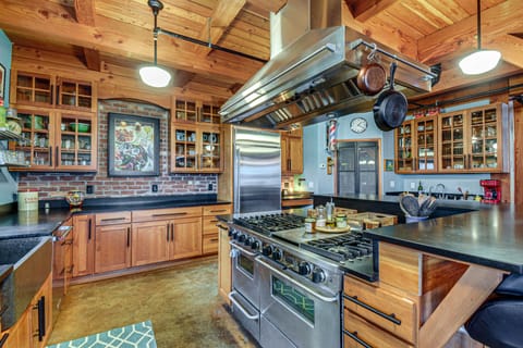 Luxury Vashon Vacation Rental w/ Beach Access! House in Vashon