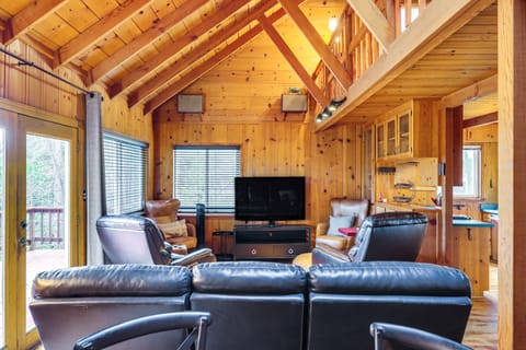 Cozy Mi-Wuk Village Cabin: 18 Mi to Dodge Ridge! House in Mi Wuk Village