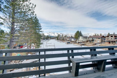 6 Mi to Slopes: Mtn-View Retreat in Lake Tahoe House in South Lake Tahoe