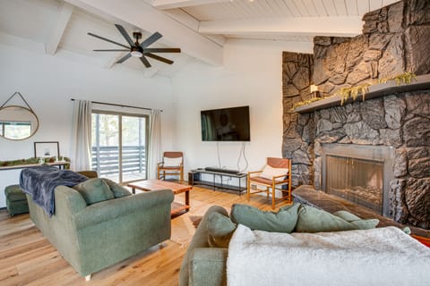 6 Mi to Slopes: Mtn-View Retreat in Lake Tahoe House in South Lake Tahoe