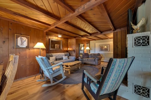 Cozy Harbor Springs Vacation Rental, 13 Mi to Town House in Michigan