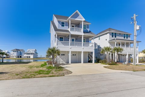 Walk to Beach! Waterfront Galveston Gem w/ Decks House in Galveston Island