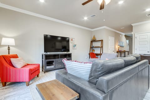 Pensacola Vacation Rental w/ Community Pool! Apartment in Pensacola