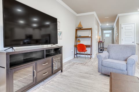 Pensacola Vacation Rental w/ Community Pool! Apartment in Pensacola