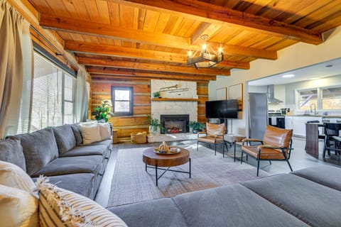 Hot Tub, Game Room & Fire Pit: Canton Log Cabin House in East Fork