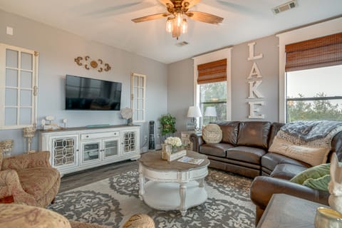 Jonestown Condo on Lake Travis w/ 2 Balconies! Apartment in Jonestown