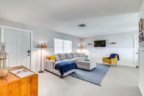 2 Mi to Three Sisters Springs: Home w/ Patio House in Crystal River