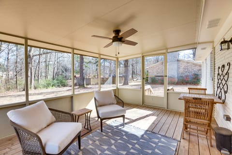 10 Mi to UAB: Inviting Home w/ Free Parking & WiFi House in Birmingham