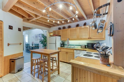 Angel Fire Condo w/ Mountain View < 1 Mi to Slopes Apartment in Angel Fire