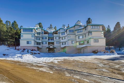 Angel Fire Condo w/ Mountain View < 1 Mi to Slopes Apartment in Angel Fire