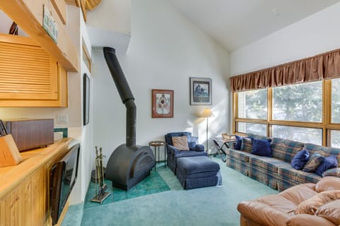 Angel Fire Condo w/ Mountain View < 1 Mi to Slopes Apartment in Angel Fire
