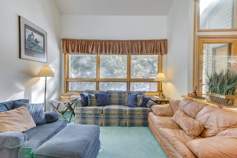 Angel Fire Condo w/ Mountain View < 1 Mi to Slopes Apartment in Angel Fire