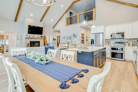 Lakefront Rhinelander Cottage w/ Private Dock! Cottage in Wisconsin