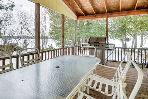 Waterfront North Hero Home w/ Screened Porch House in North Hero
