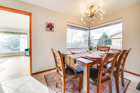 6 Mi to Airport! Quaint Renton Home Near Parks House in Renton