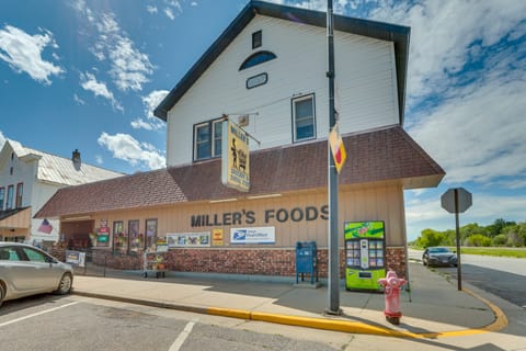 Lyndon Station Retreat ~ 9 Mi to Wisconsin Dells! Apartment in Wisconsin