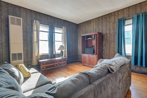 Lyndon Station Retreat ~ 9 Mi to Wisconsin Dells! Apartment in Wisconsin