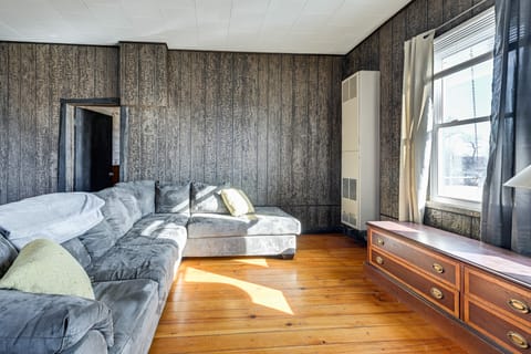 Lyndon Station Retreat ~ 9 Mi to Wisconsin Dells! Apartment in Wisconsin