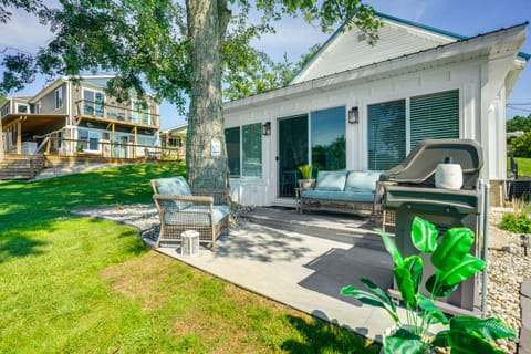 Montpelier Lake House w/ Deck, Dock & Fireplace! House in Ohio