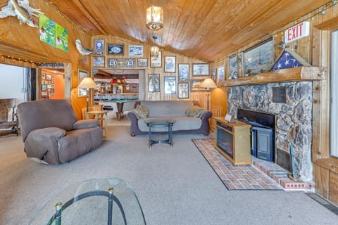 Lakefront Suring Home w/ Pool Table + Views! House in Wisconsin