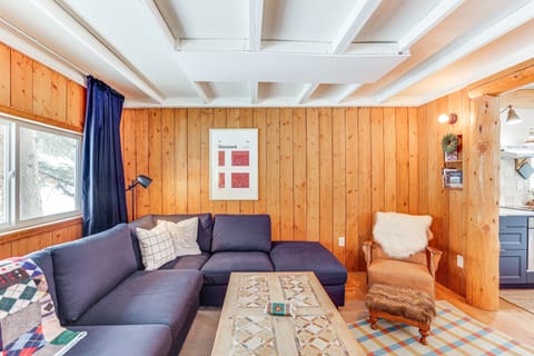 3 Mi to Rocky Mtn Nat'l Park: Grand Lake Cabin House in Grand Lake