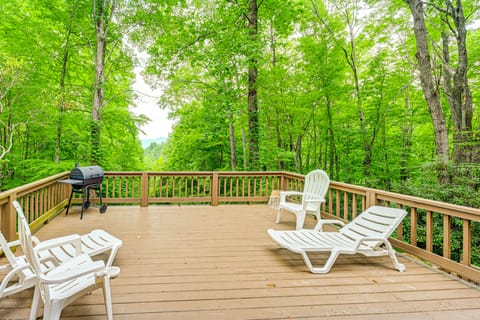 Smoky Mountain Cabin w/ Fire Pit & Stunning Views! House in Tennessee