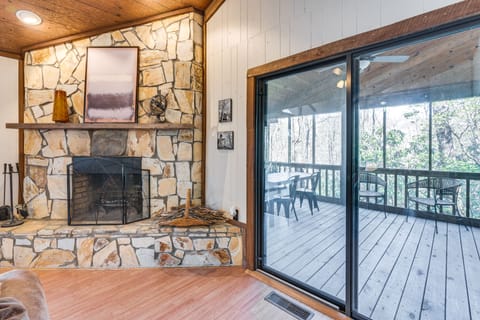 Smoky Mountain Cabin w/ Fire Pit & Stunning Views! House in Tennessee