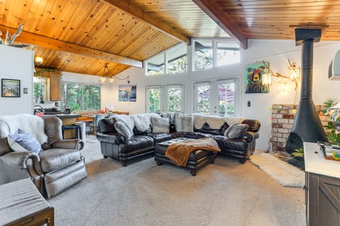 Enchanted Woodland Cabin Near Yosemite w/ Fire Pit House in Groveland