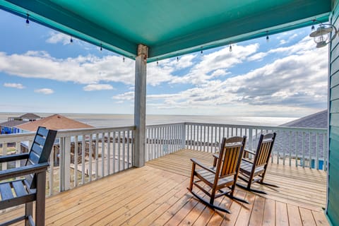'Footprints in the Sand' - Luxe Freeport Home! House in Alvin