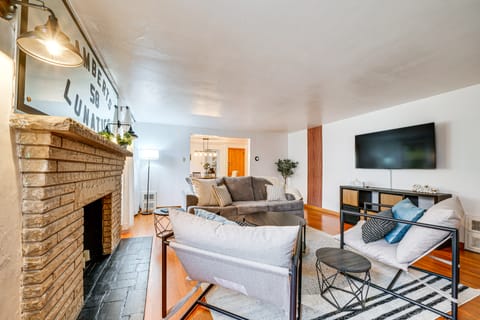 Spacious Pittsburgh Getaway ~ 2 Mi to Downtown! Apartment in Pittsburgh