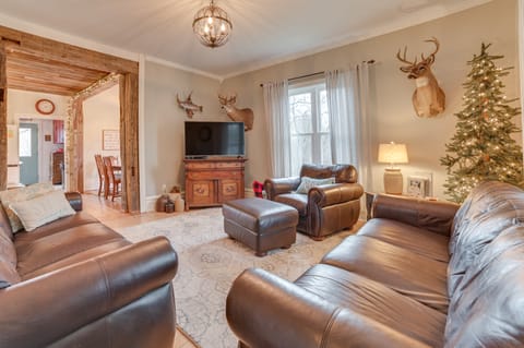 'Cedar Creek Guesthouse' 3 Mi to Lake Charlevoix House in East Jordan