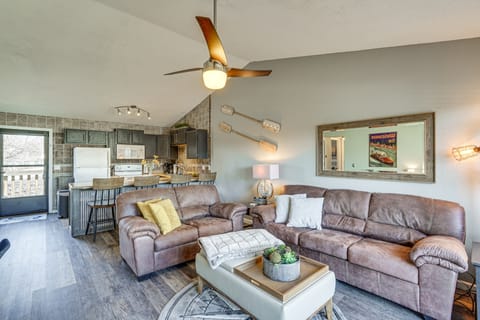 Village of Four Seasons Lake Condo w/ Pool Access! Apartment in Village Four Seasons