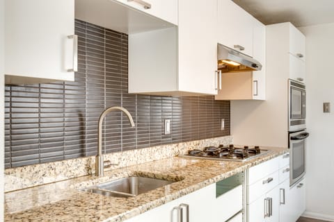 Covered Patio, Gas Grill & Yard: Sheridan Home! House in Englewood