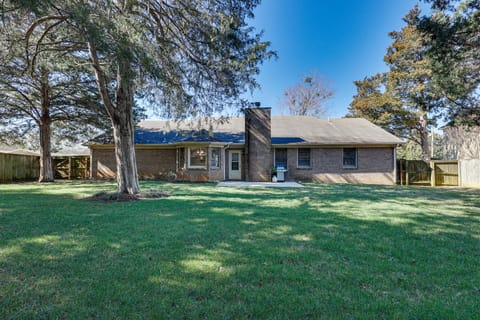 Lovely Decatur Home w/ Yard ~ 6 Mi to Town! House in Decatur