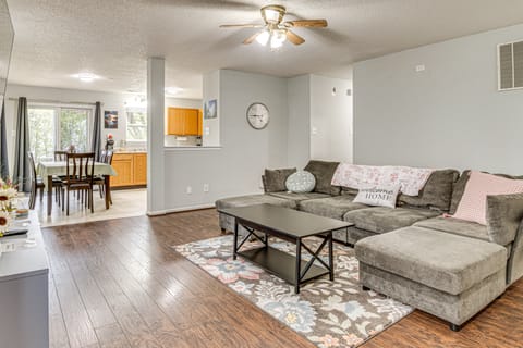 9 Mi to Downtown Indianapolis: Quiet Home w/ Yard House in Perry Township