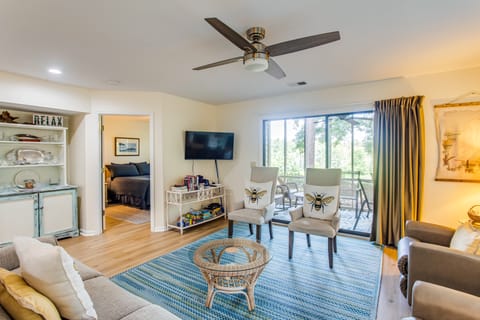 Condo w/ Golf Course Views < 1 Mi to Sunset Beach! Apartment in Sunset Beach