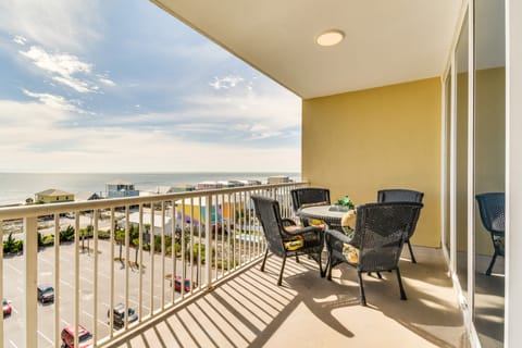 Gulf Shores Beachfront Condo w/ Community Pool! Apartment in West Beach
