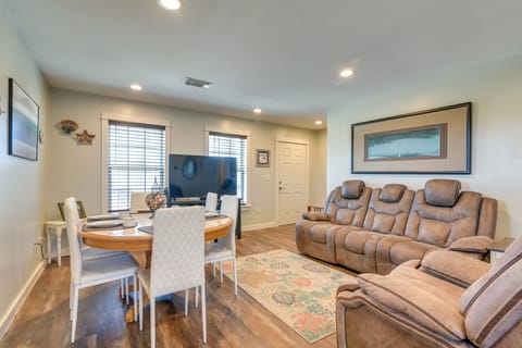 Families Welcome! Home 2 Mi to Galveston Beach House in Galveston Island