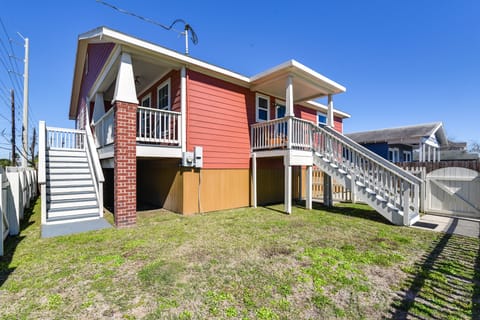 Families Welcome! Home 2 Mi to Galveston Beach House in Galveston Island