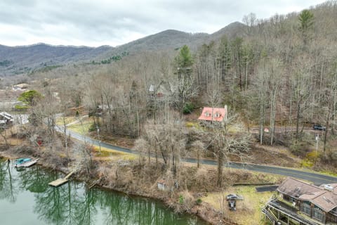 Santeetlah Lake Retreat w/ Dock: Walk to Water! House in Cheoah