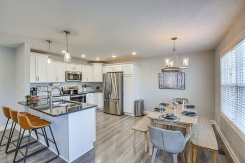 Lovely Scottsville Home, Minutes to Bowling Green House in Kentucky