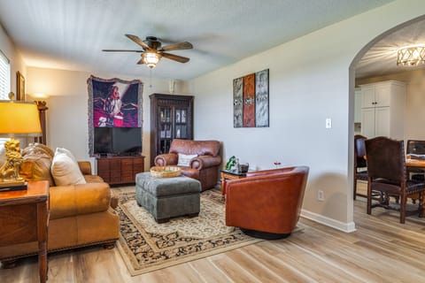 Private Deck! Country Home 20 Mi to Franklin House in Tennessee