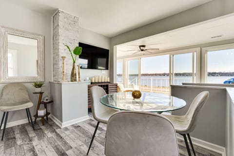 Waterfront Buckeye Lake Home w/ Deck & Dock! House in Buckeye Lake