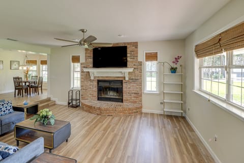 Private Pool & Lake Views: Family Home in Oxford House in The Villages