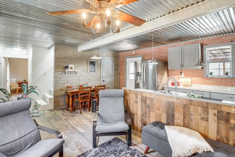 Jasper Cabin w/ Fire Pit, Grill & Mountain Views! House in Arkansas