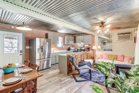 Jasper Cabin w/ Fire Pit, Grill & Mountain Views! House in Arkansas