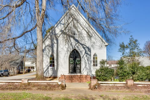 Newry Retreat in Converted Church w/ Shared Patio! Apartment in Lake Keowee