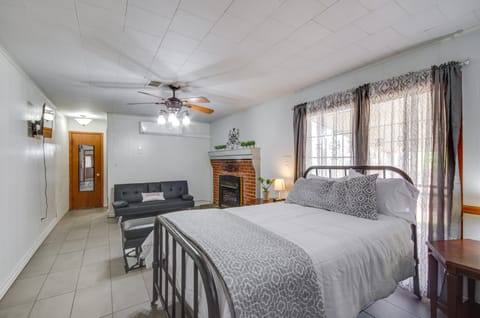 9 Mi to Water Park: Silver Creek Gem w/ Fireplace! Apartment in Mississippi