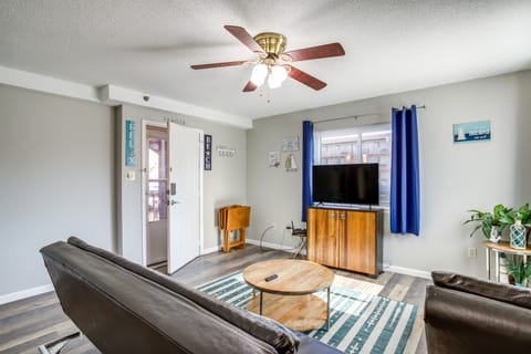 Poolside Bliss, Beach Strolls! Ocean City Retreat Apartment in Ocean City